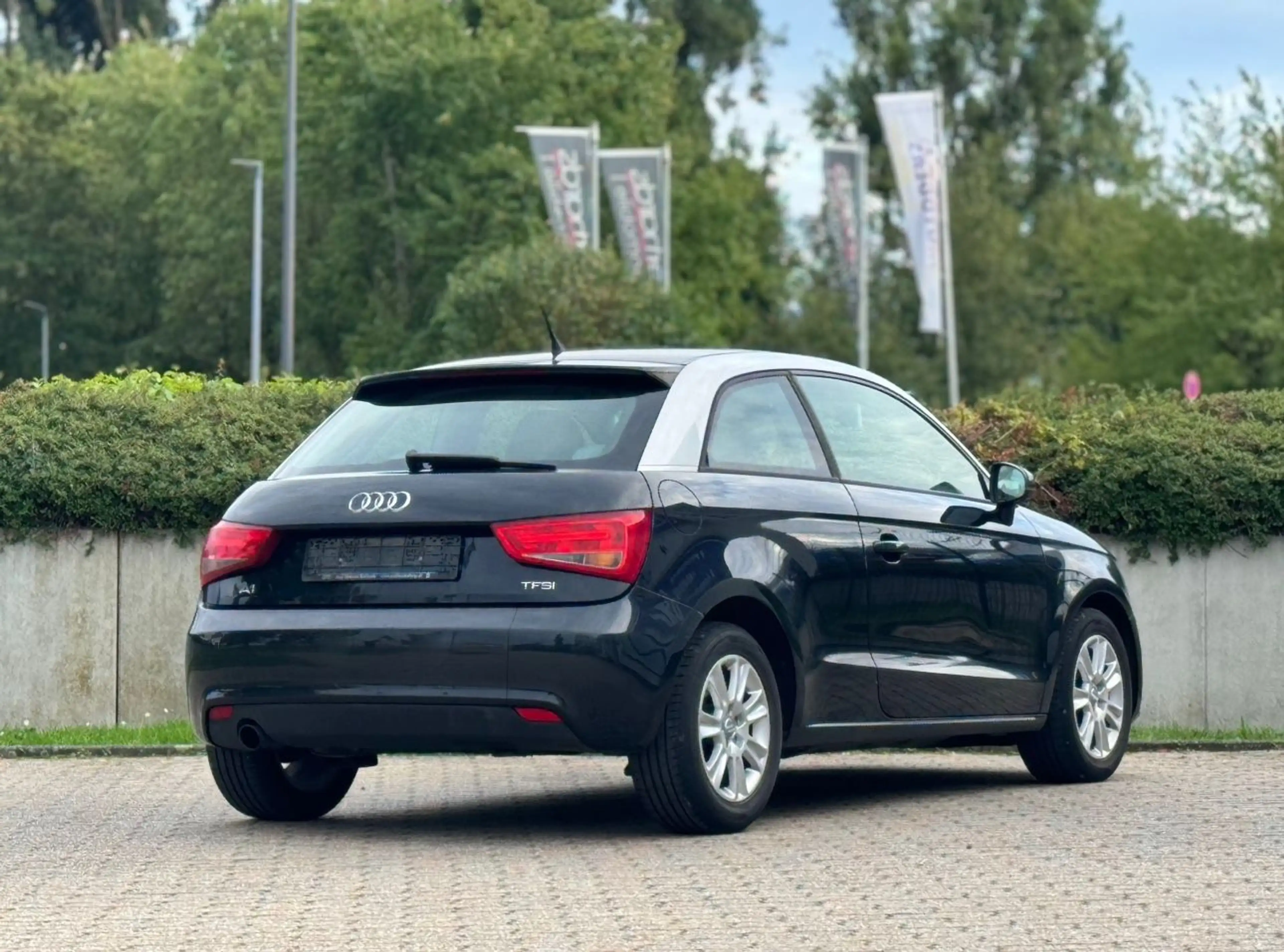 Audi A1 attraction*KLIMA*NAVI*BLUET*START/STOP*TÜV* — photo 4