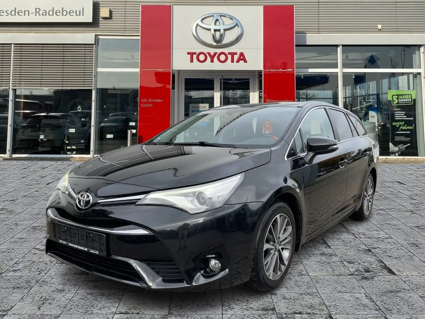 Toyota Avensis TS 1.8 Edition-S Navi*DAB*KAM*SHZ Zwart - 2
