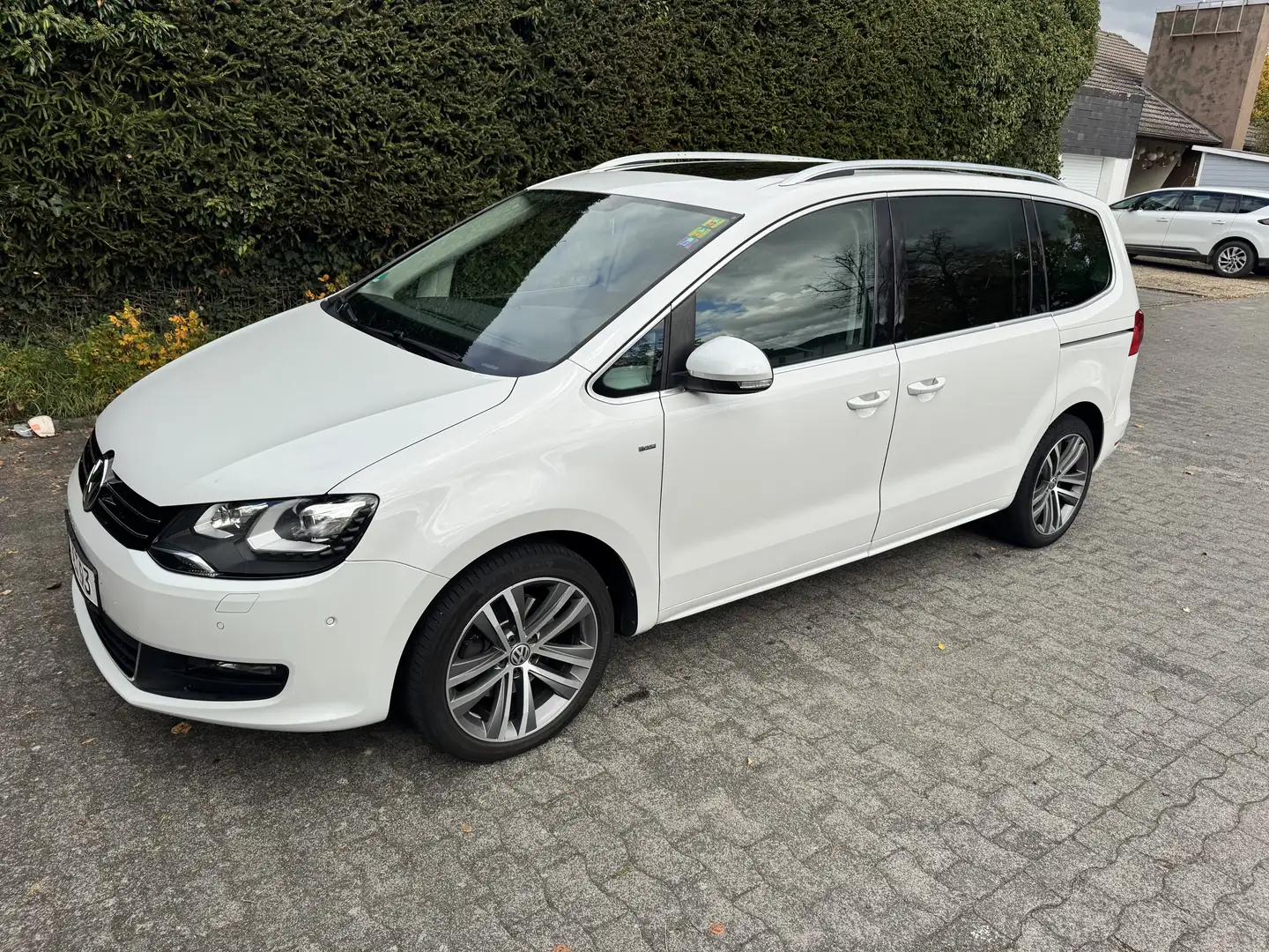 Volkswagen Sharan 2.0 TDI 177 PS CUP - Open Sky - StHeizung 7 Sitz Weiß - 1