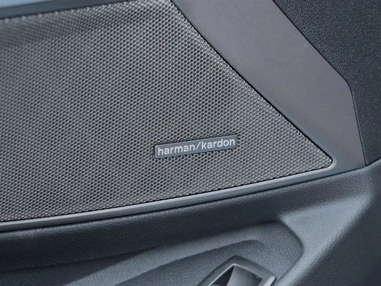 BMW 3 Series снимка BMW 3 Series
