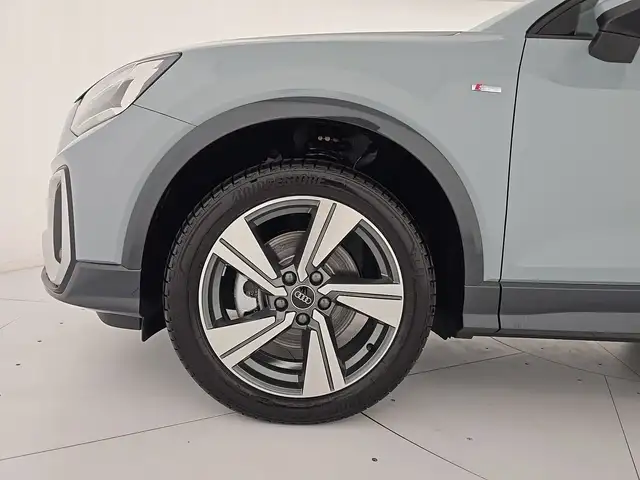 Audi Q2 view 8