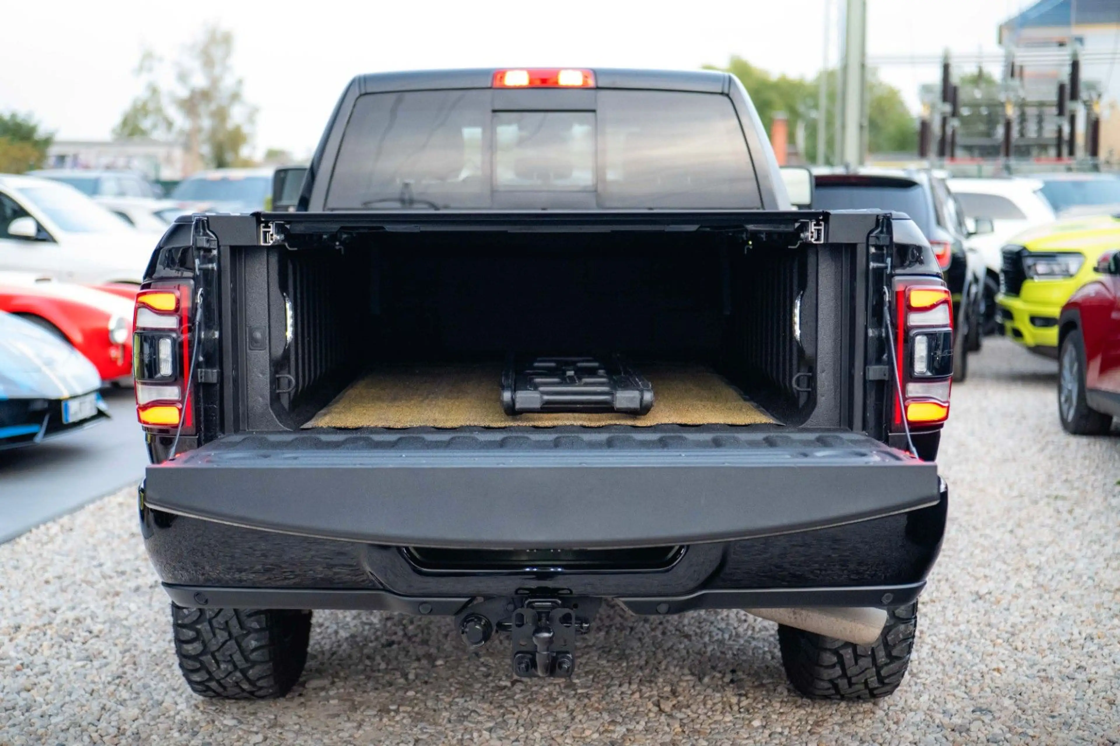 Dodge RAM 3500 HEAVY DUTY 6.7 Cummins Laramie Night — photo 15