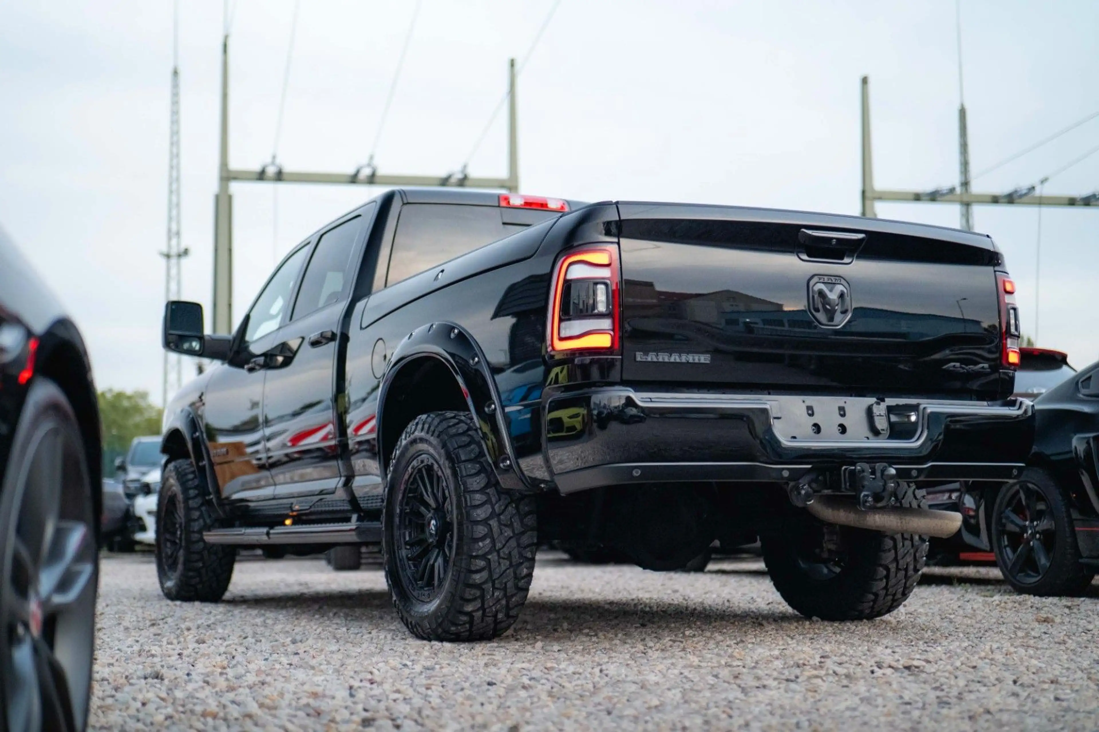 Dodge RAM 3500 HEAVY DUTY 6.7 Cummins Laramie Night — photo 12
