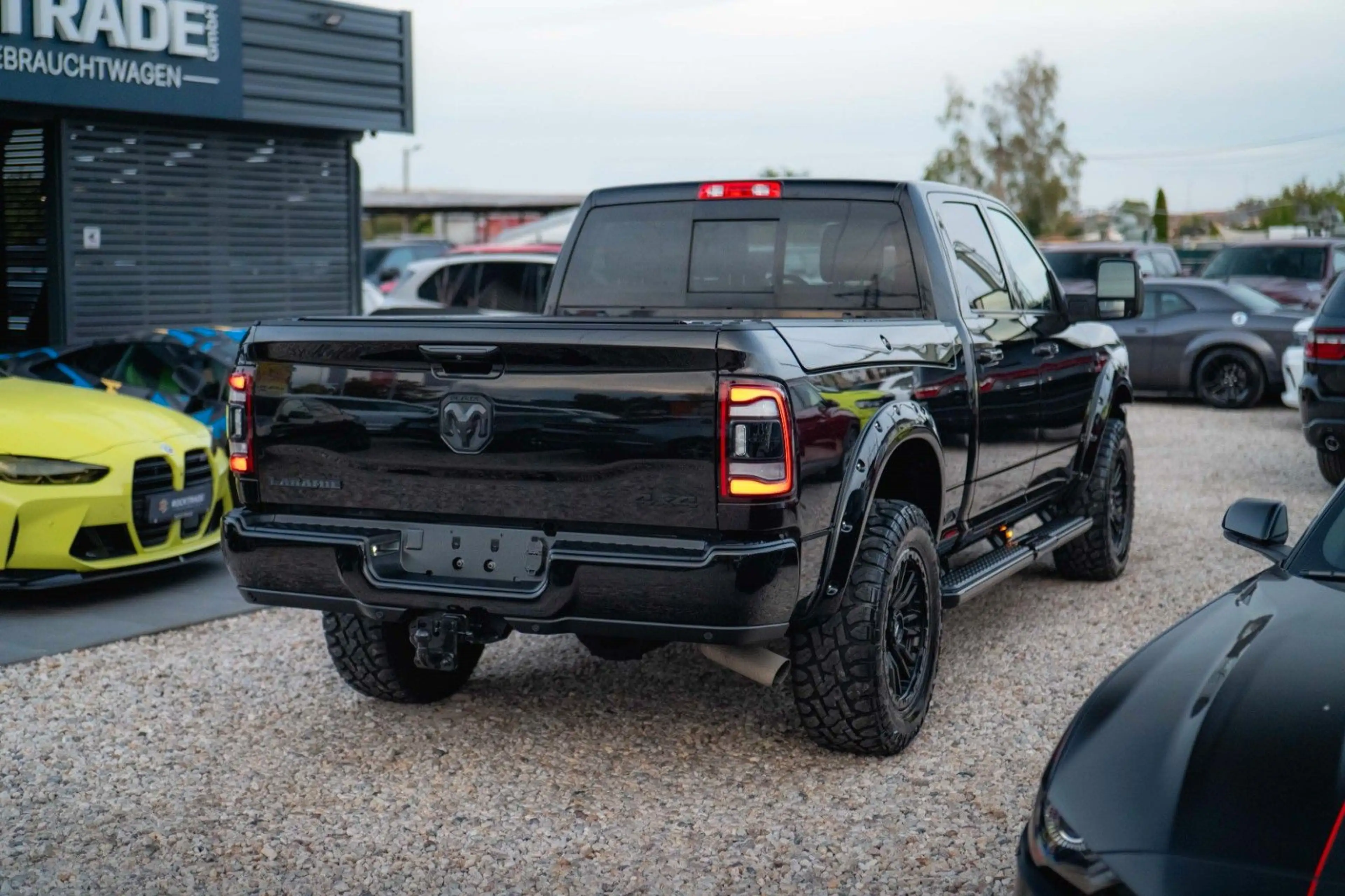 Dodge RAM 3500 HEAVY DUTY 6.7 Cummins Laramie Night — photo 10