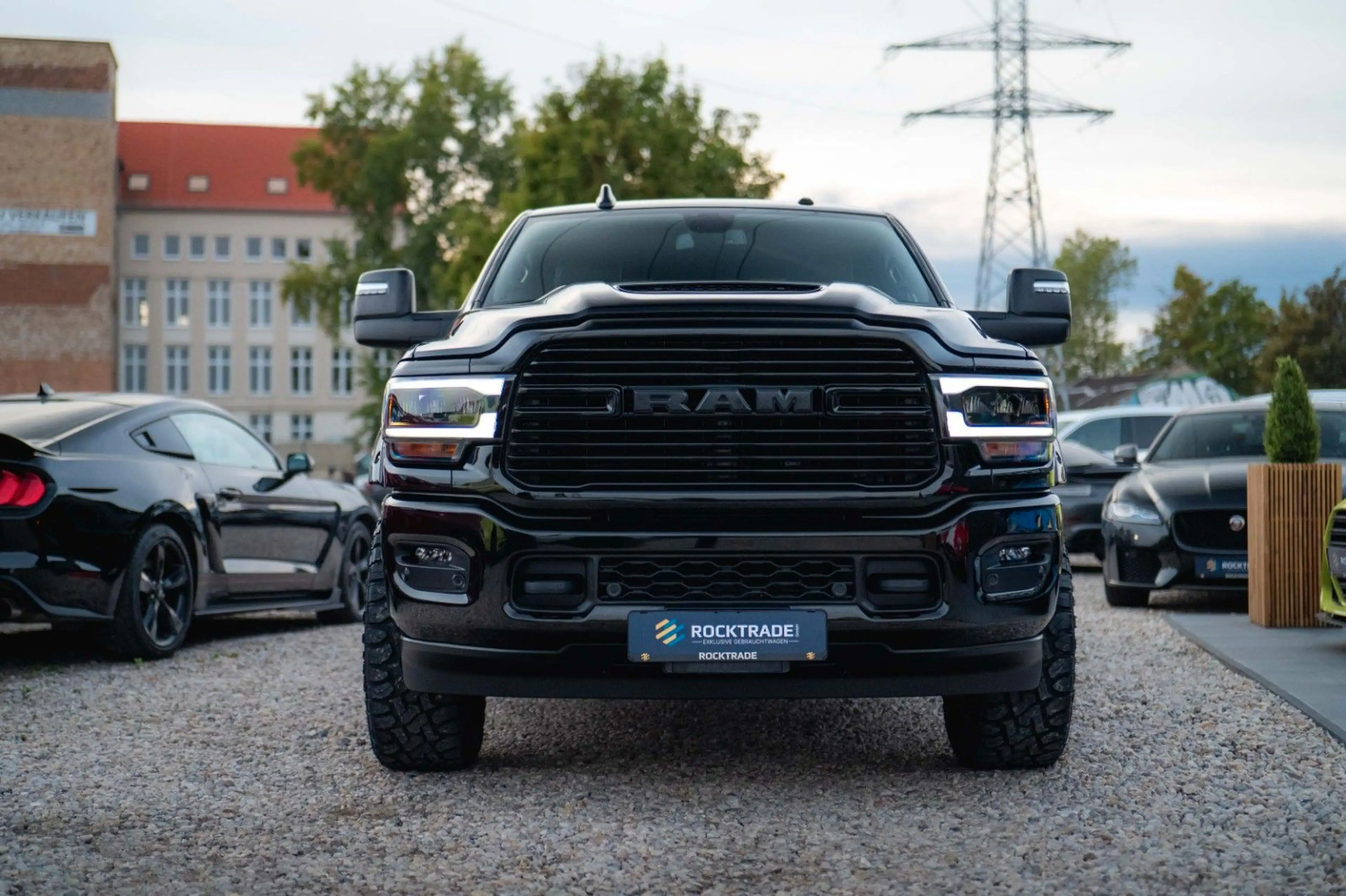 Dodge RAM 3500 HEAVY DUTY 6.7 Cummins Laramie Night — photo 4