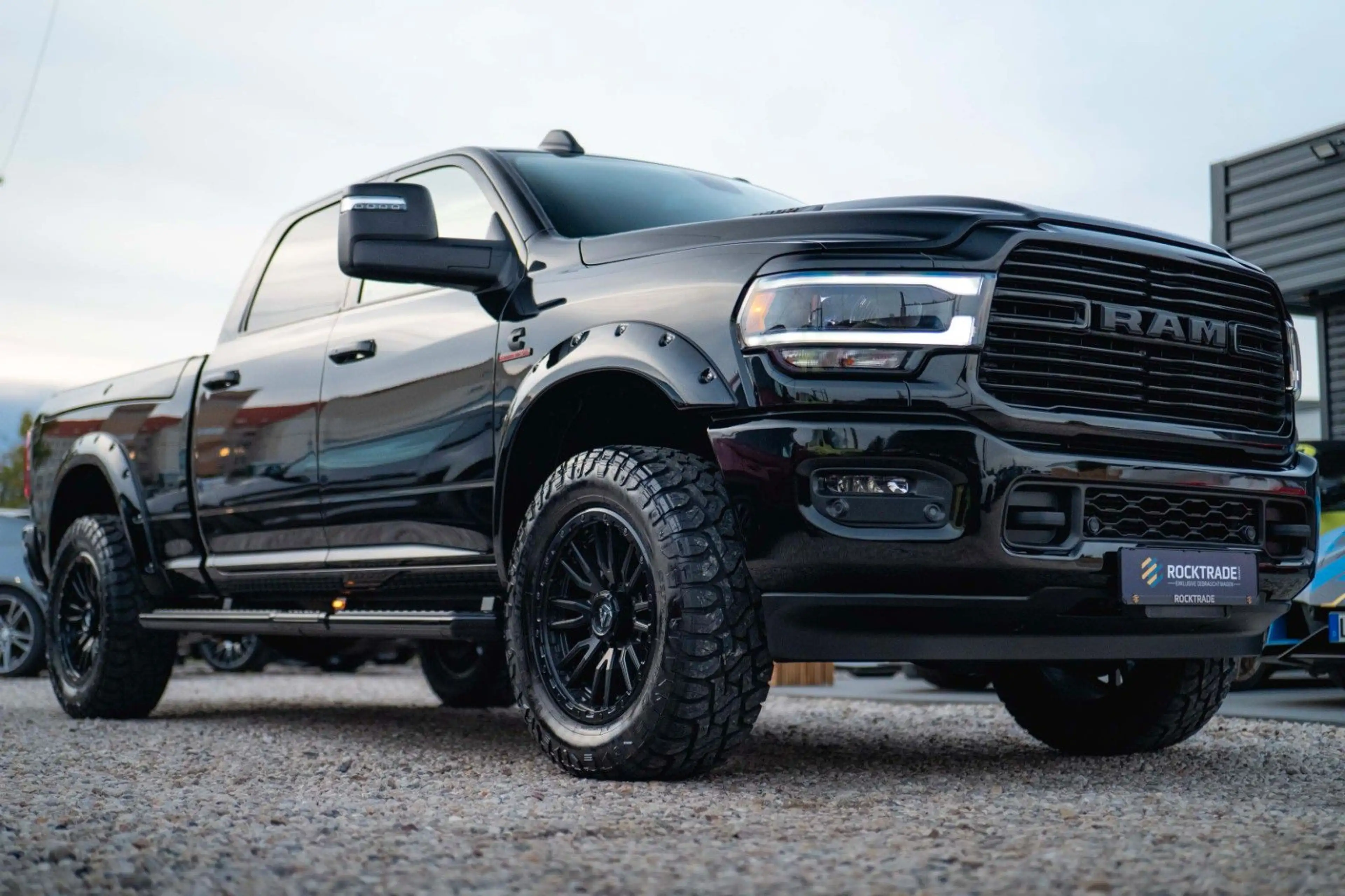 Dodge RAM 3500 HEAVY DUTY 6.7 Cummins Laramie Night — photo 6