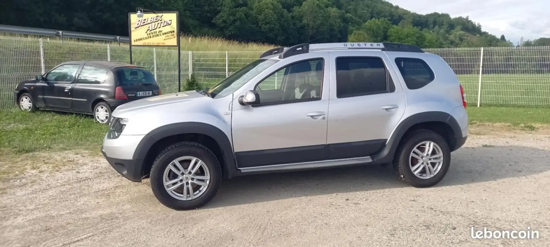 Dacia Duster 4X4 110 CV 1ere MAIN (belex auto A YOLET) Gris - 1