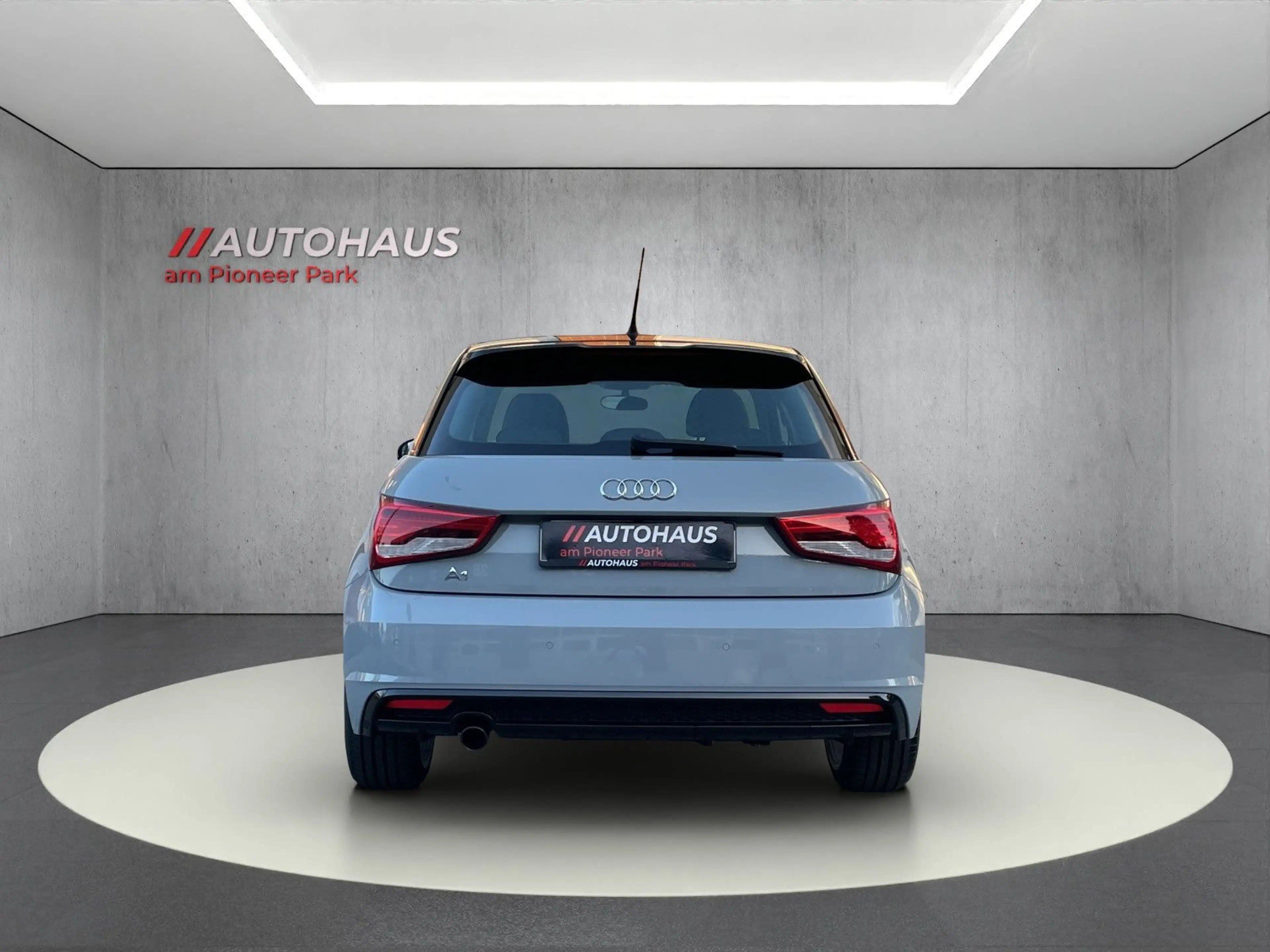 Audi A1 Sportback TFSI*S-Line Sport*GRA*NAVI*SHZ*PDC — photo 4