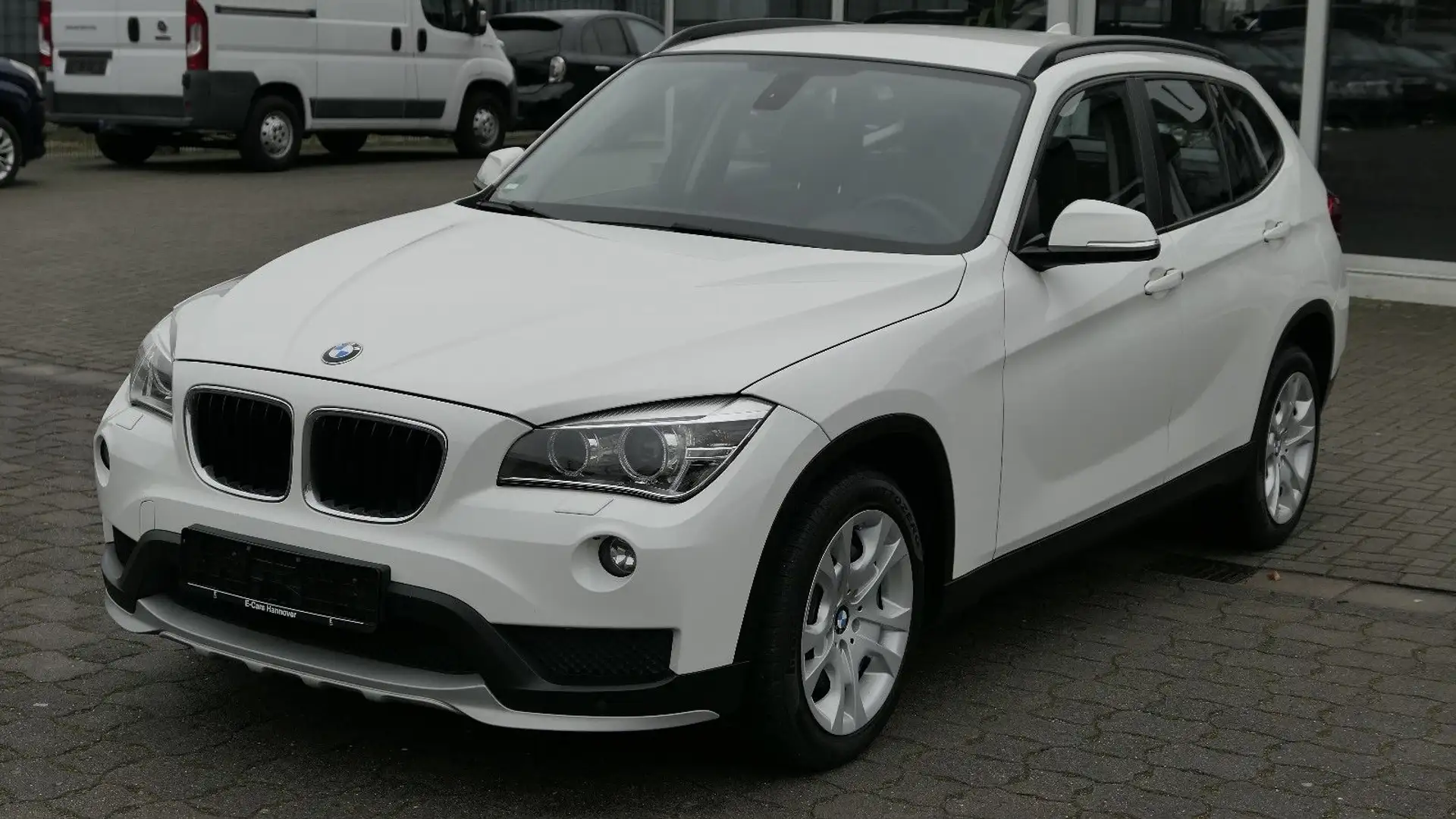 BMW X1 xDrive BiXenon/Sitzheizung/MFL/Navi/PDC Weiß - 1
