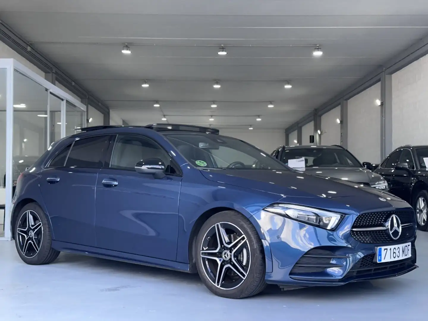Mercedes-Benz A 200 200d 8G-DCT Niebieski - 2