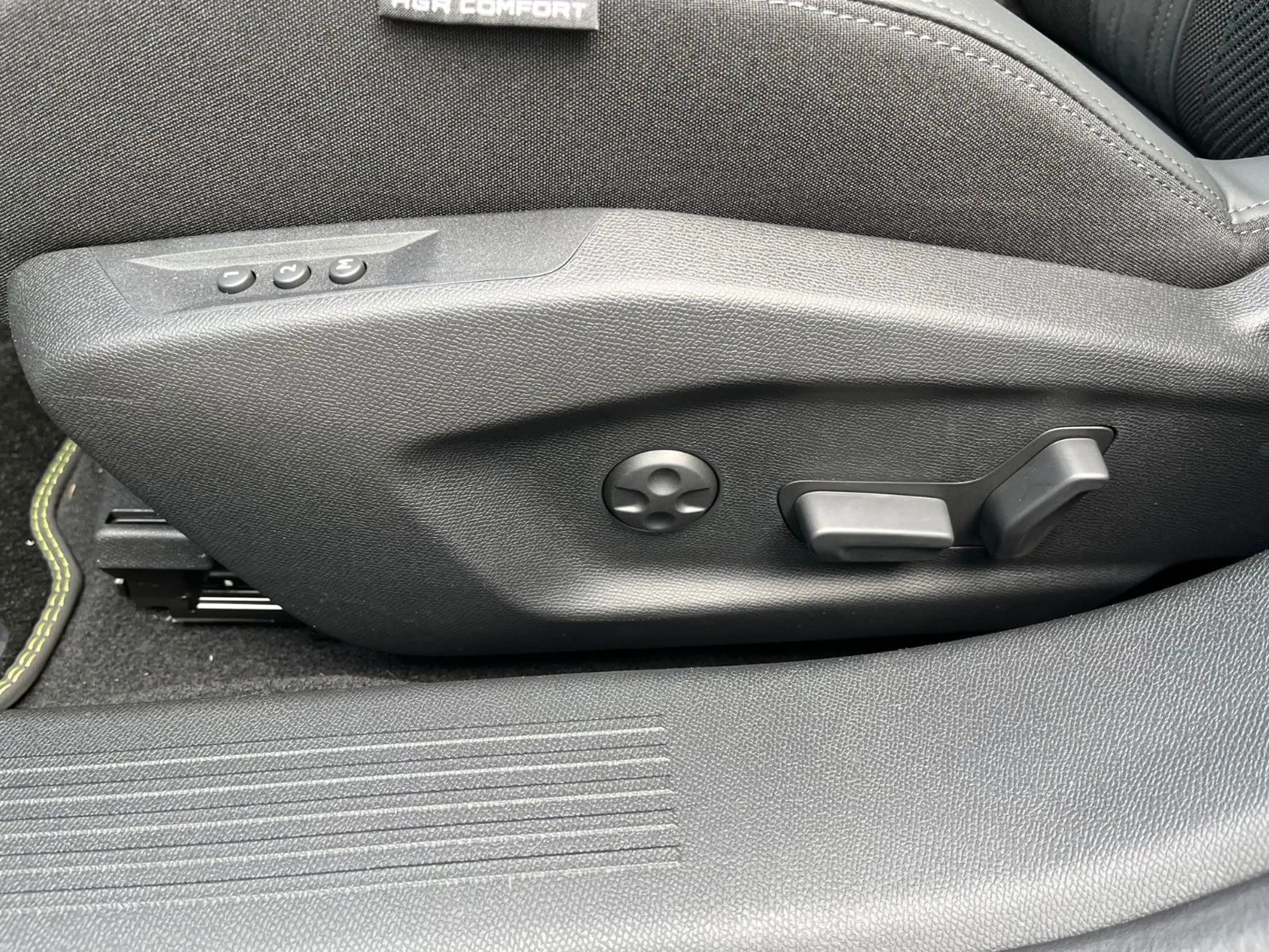 Peugeot 308 SW GT Exclusive — photo 9