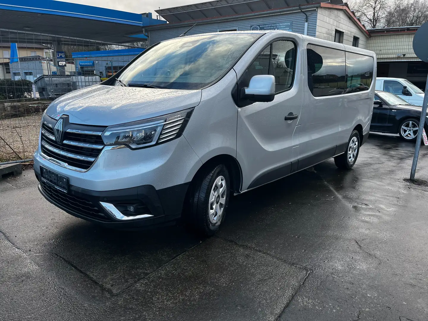 Renault Trafic L2H1 3,0t (8/9 Sitze) Life - 1
