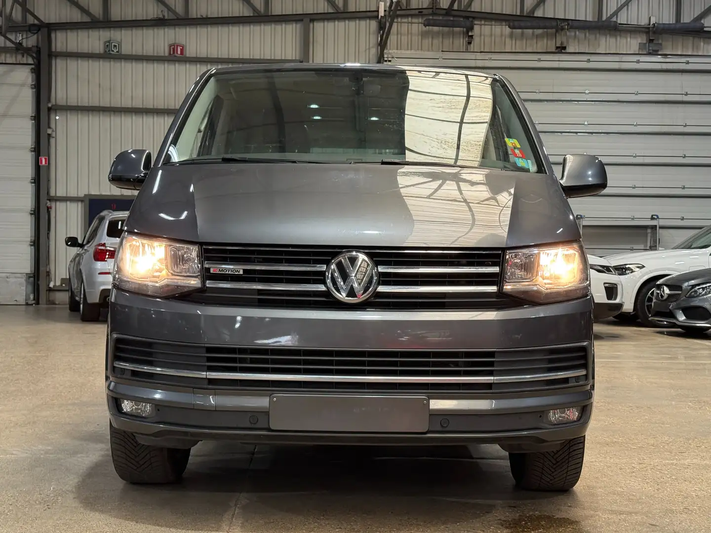 Volkswagen T6 Multivan Multivan Kurz 4MOTION Edition Gris - 2