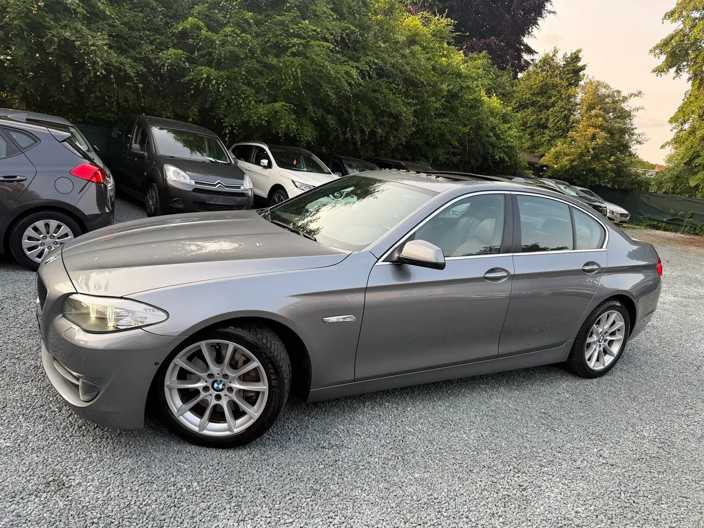 BMW 530 530dAS*Soft Close*Head UP*Toit*SG Comfort Massage* Grijs - 1