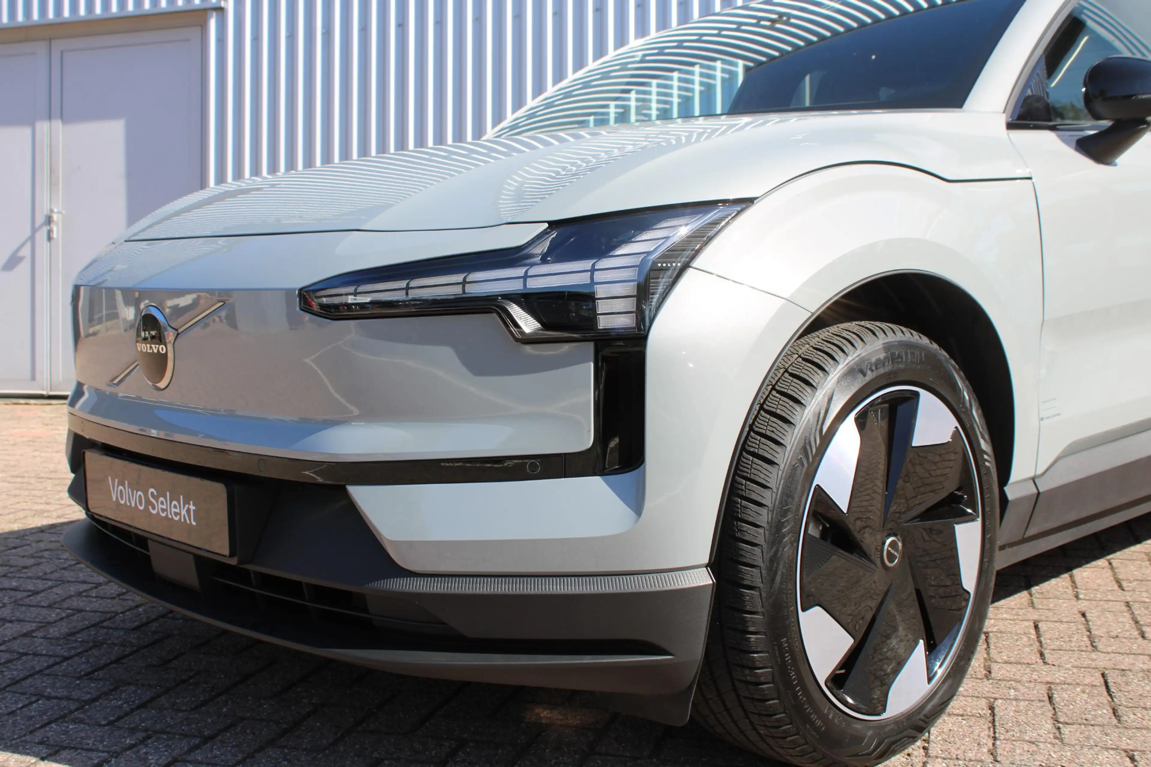Volvo EX30 Single Motor Extended Range Plus 69 kWh | Verwarmb — photo 2