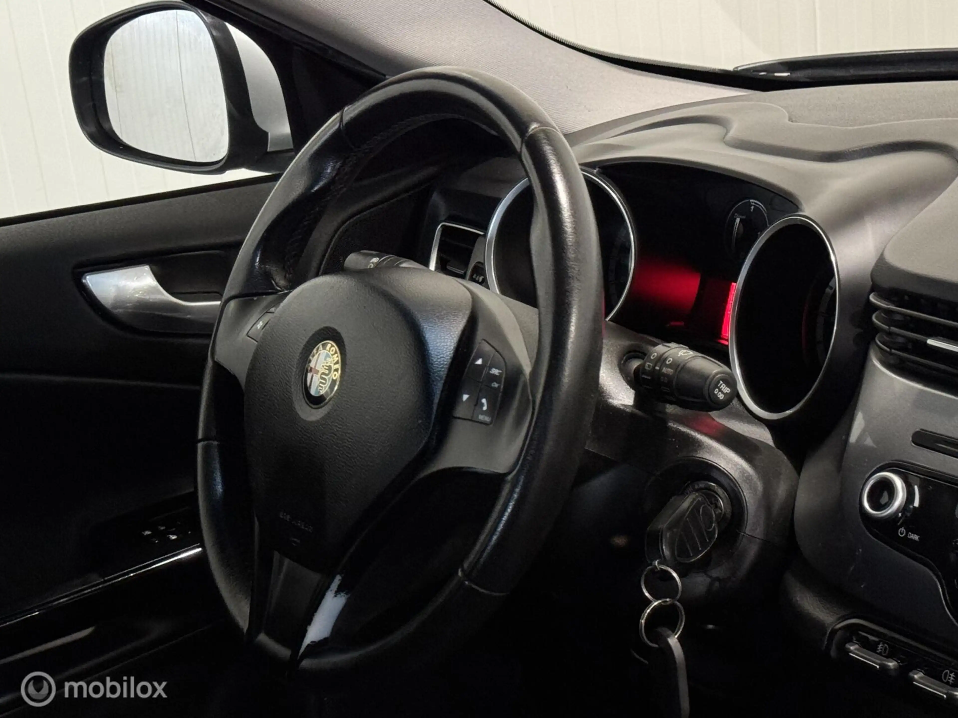 Alfa Romeo Giulietta 1.6 JTDm Distinctive — photo 21