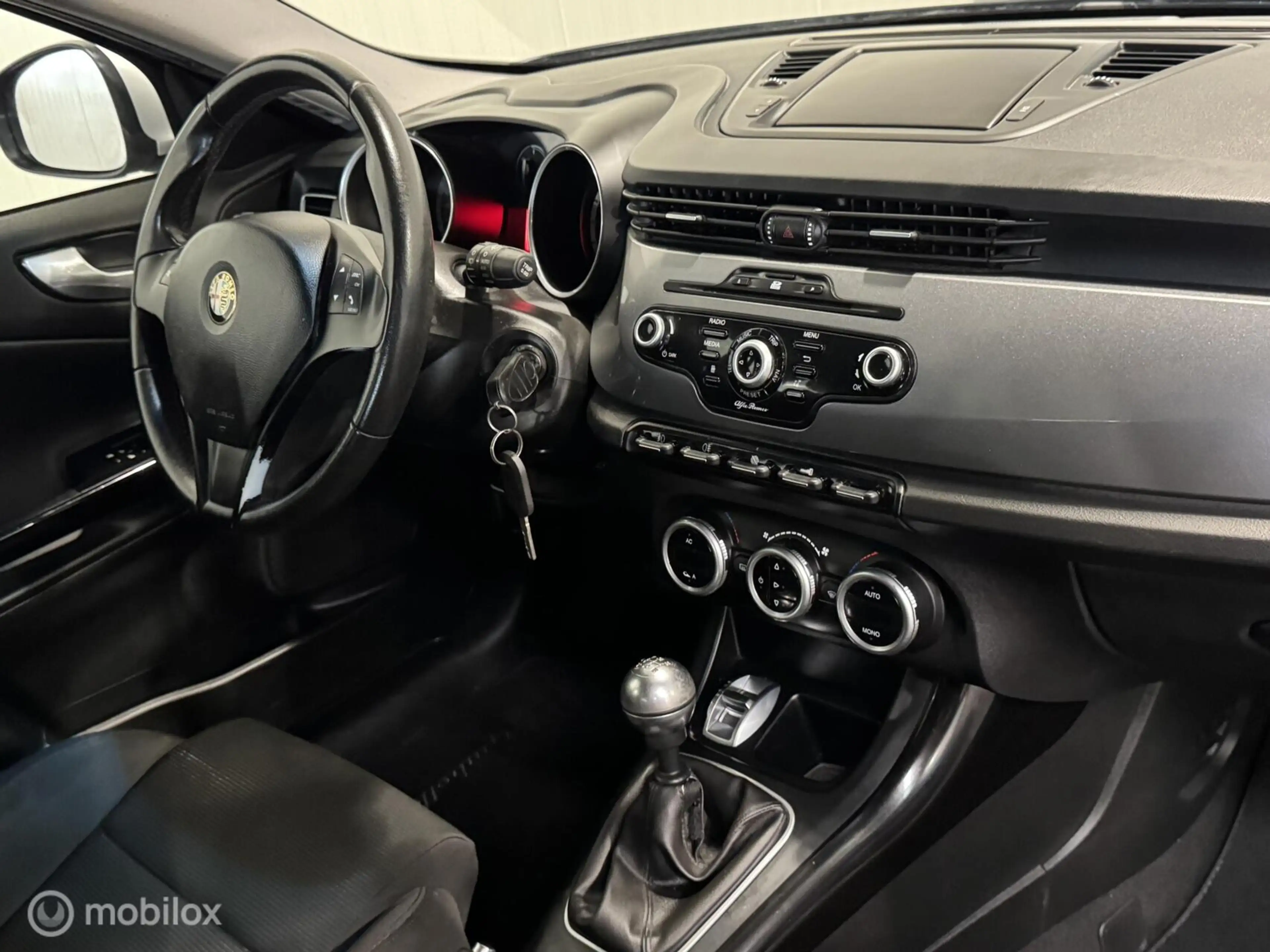 Alfa Romeo Giulietta 1.6 JTDm Distinctive — photo 15