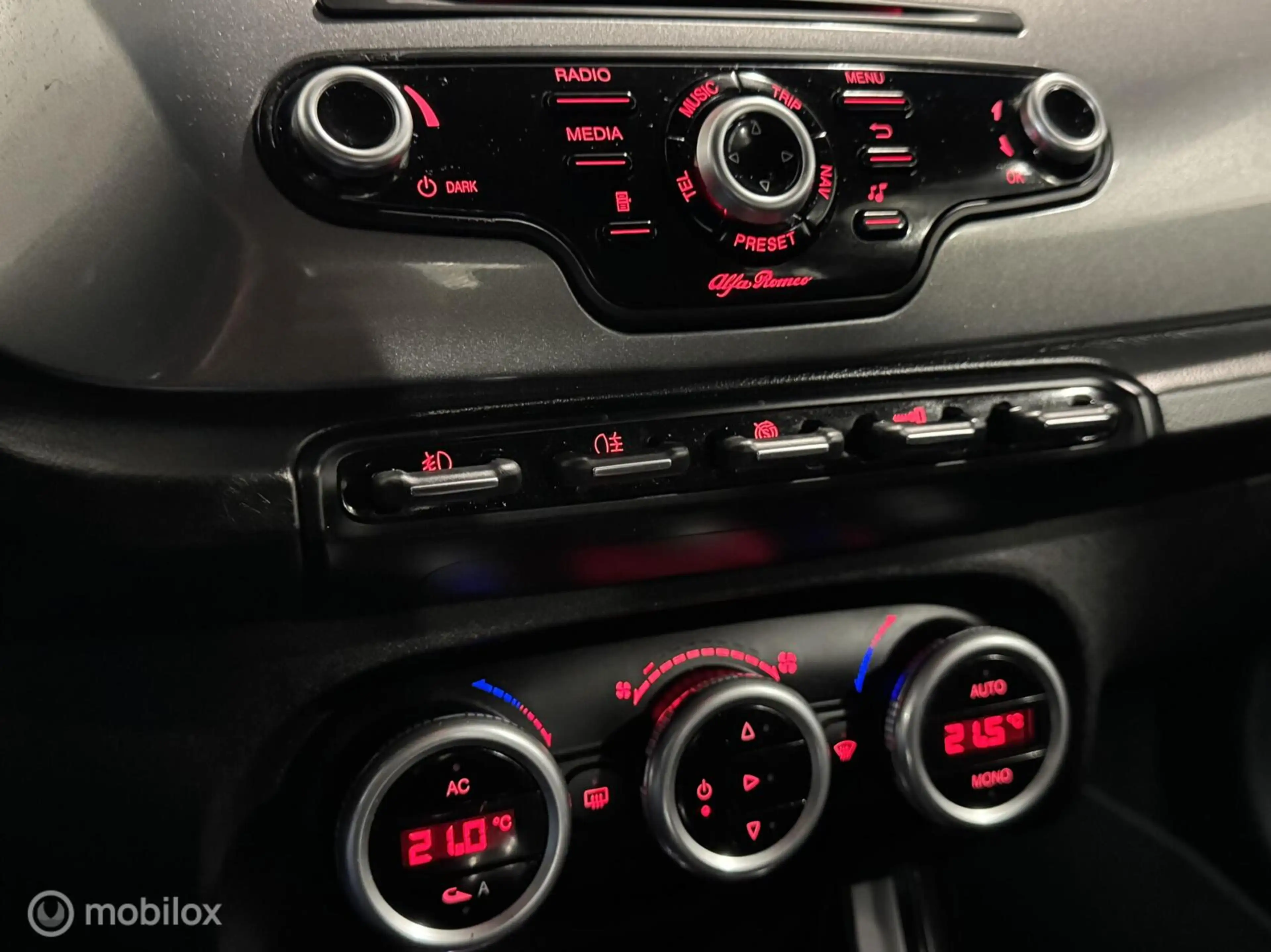 Alfa Romeo Giulietta 1.6 JTDm Distinctive — photo 18