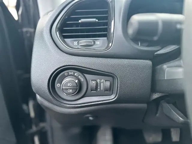 Jeep Renegade view 16