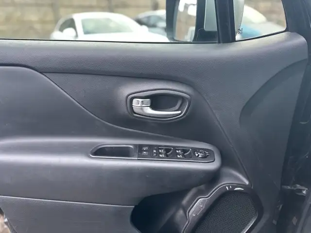 Jeep Renegade view 20