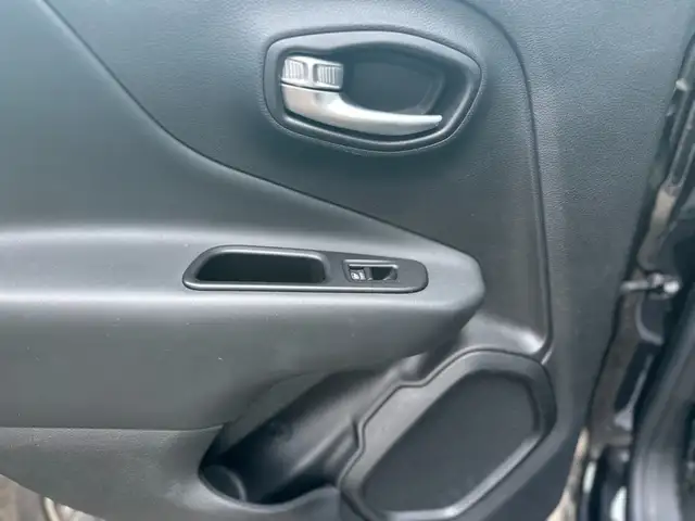 Jeep Renegade view 24