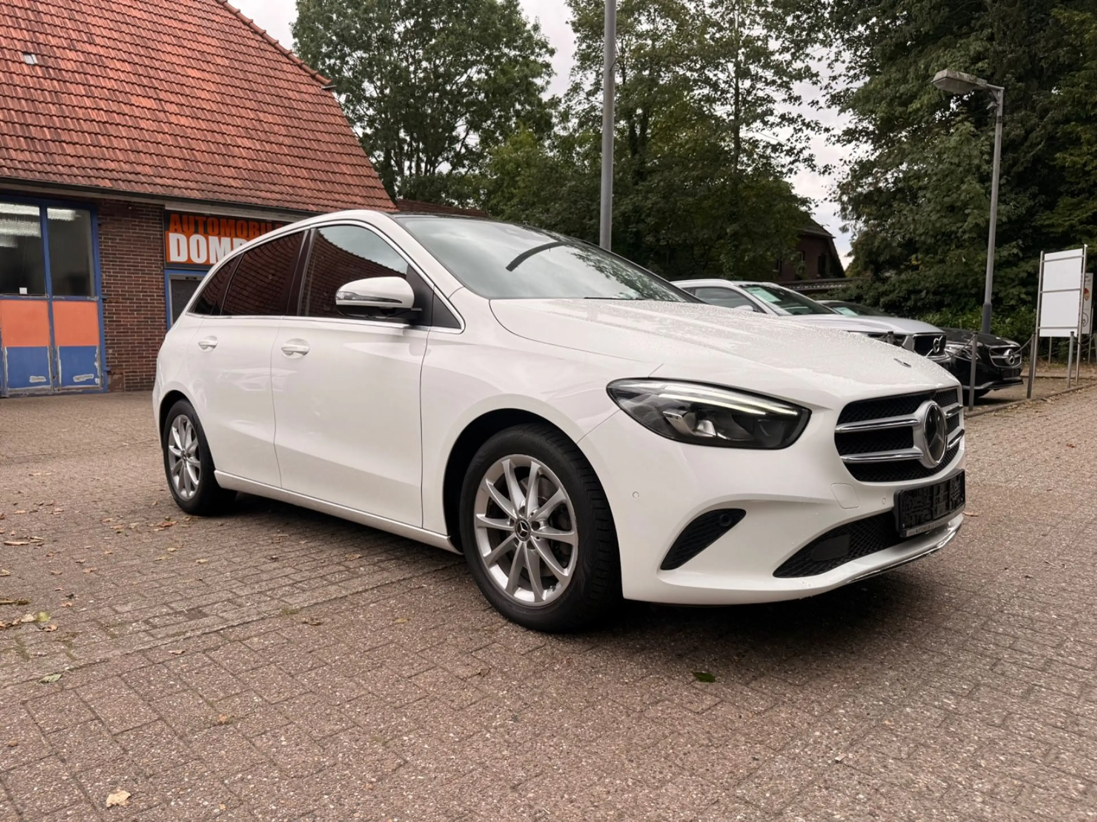 Mercedes-Benz B 220 4Matic*Navi*SZH*Schaltw.*Schiebedach