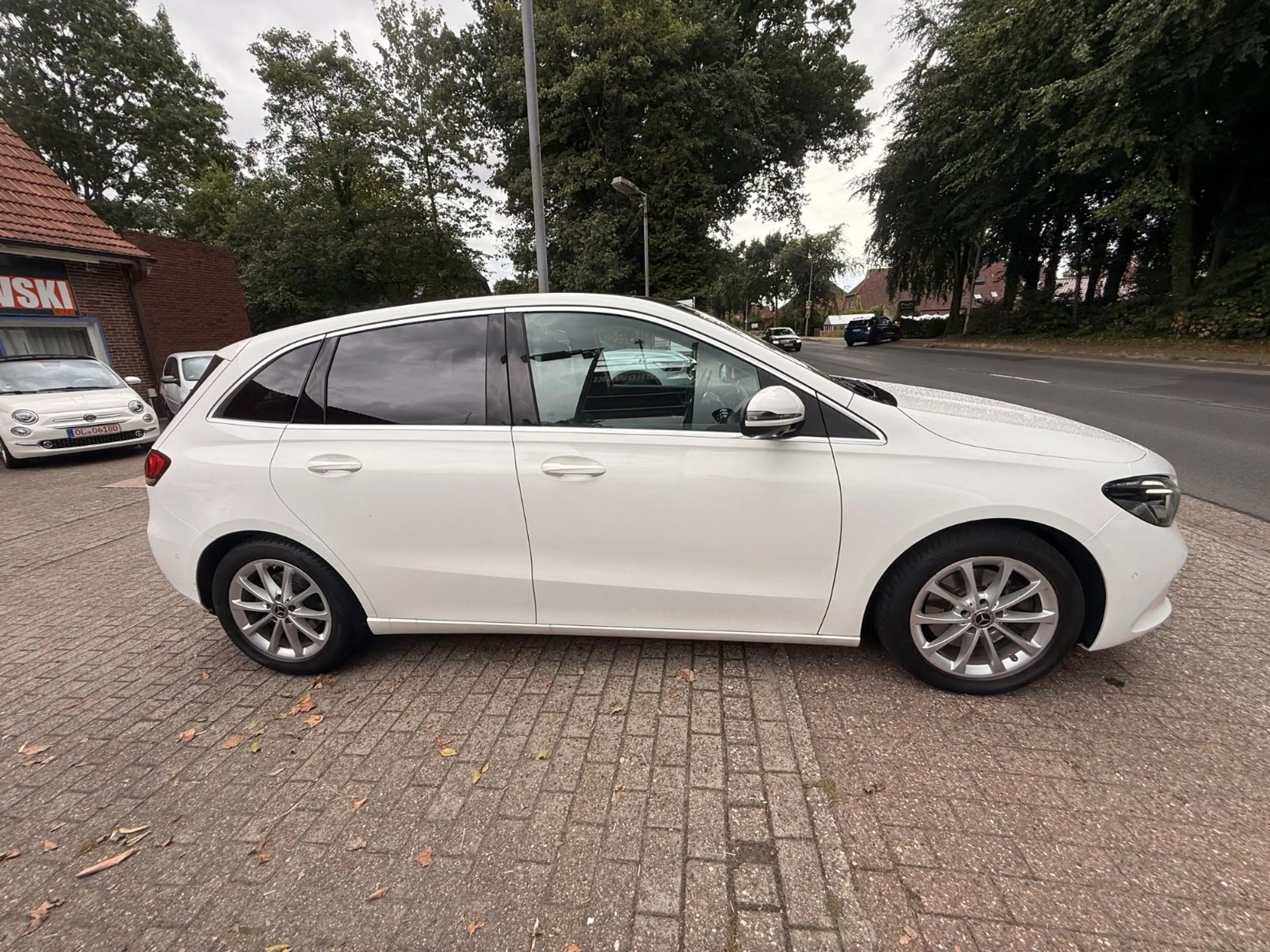 Mercedes-Benz B 220 4Matic*Navi*SZH*Schaltw.*Schiebedach — photo 3