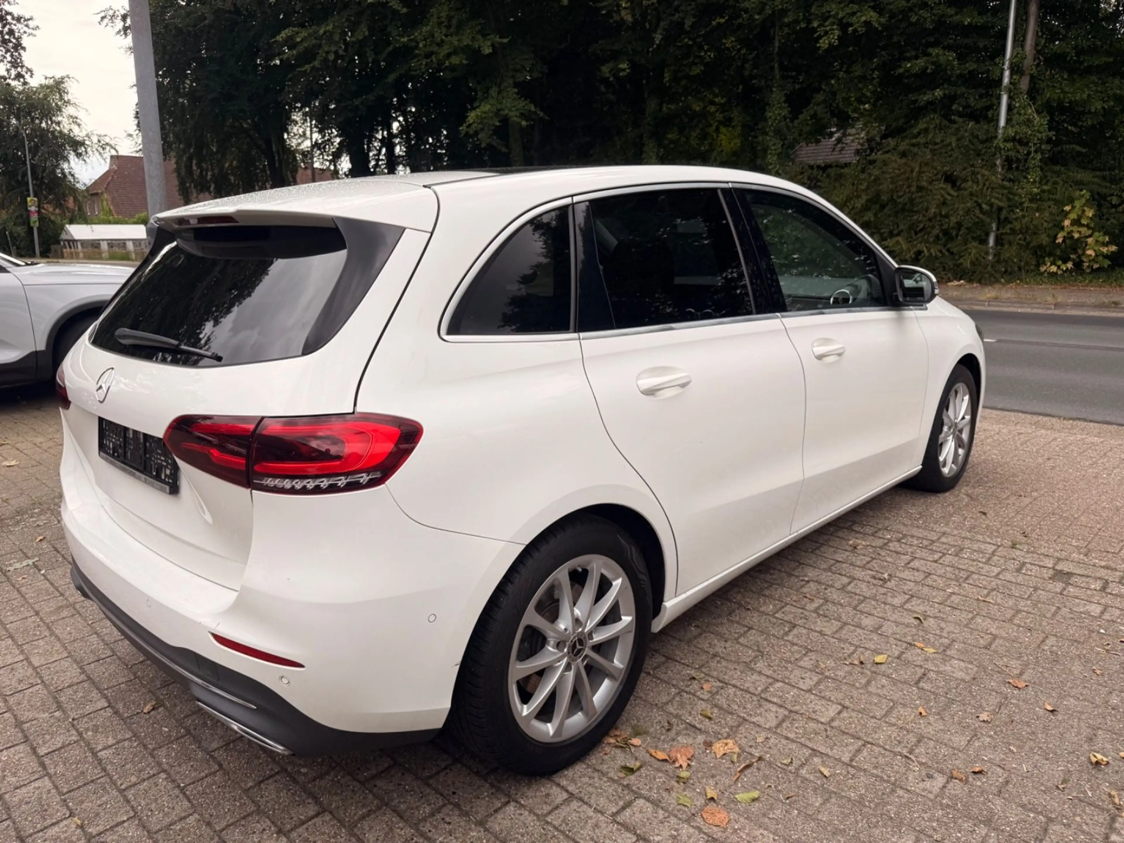 Mercedes-Benz B 220 4Matic*Navi*SZH*Schaltw.*Schiebedach — photo 2