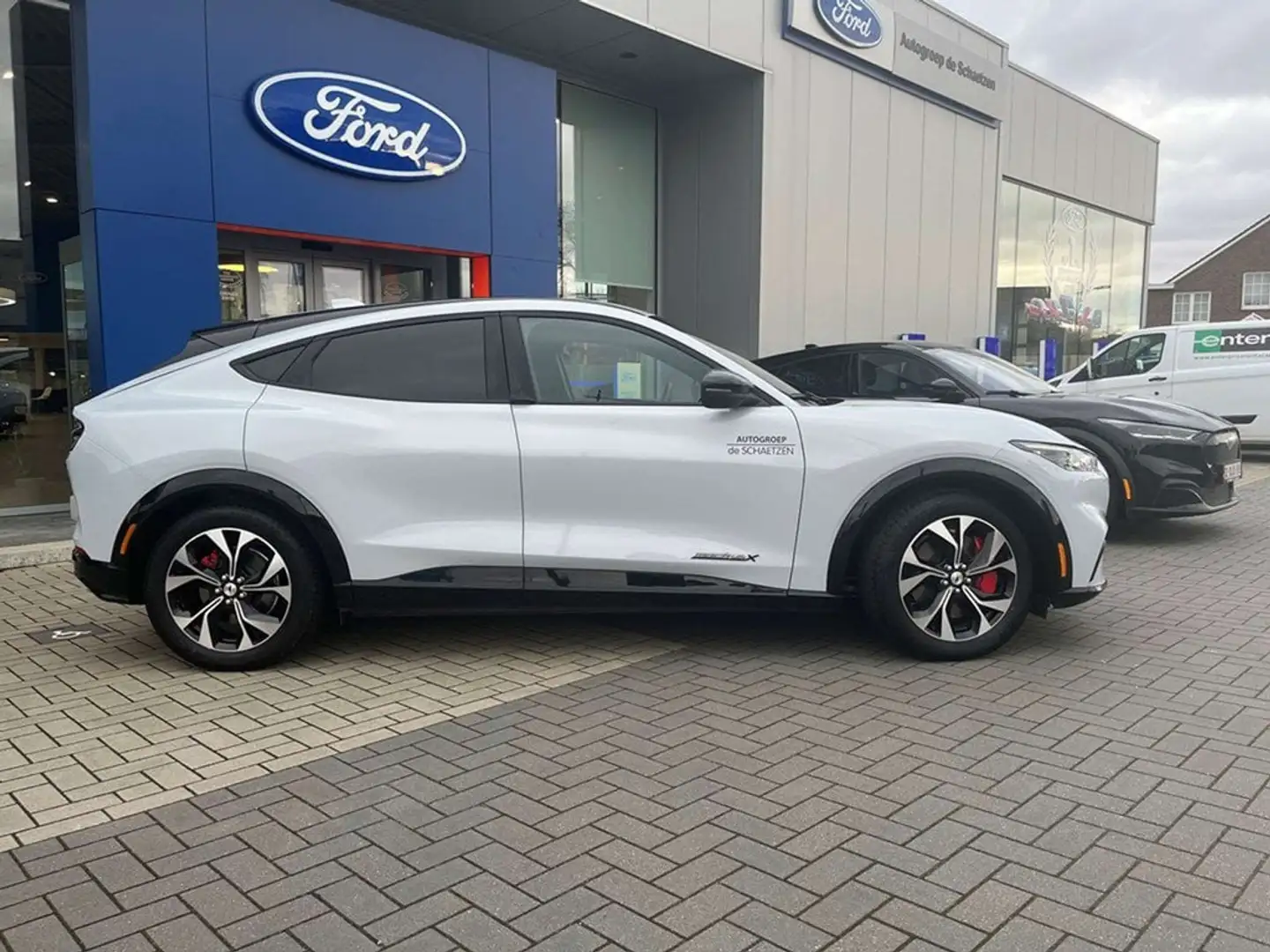 Ford Mustang Mach-E 99kWh Extended Range Premium AWD Blanc - 2