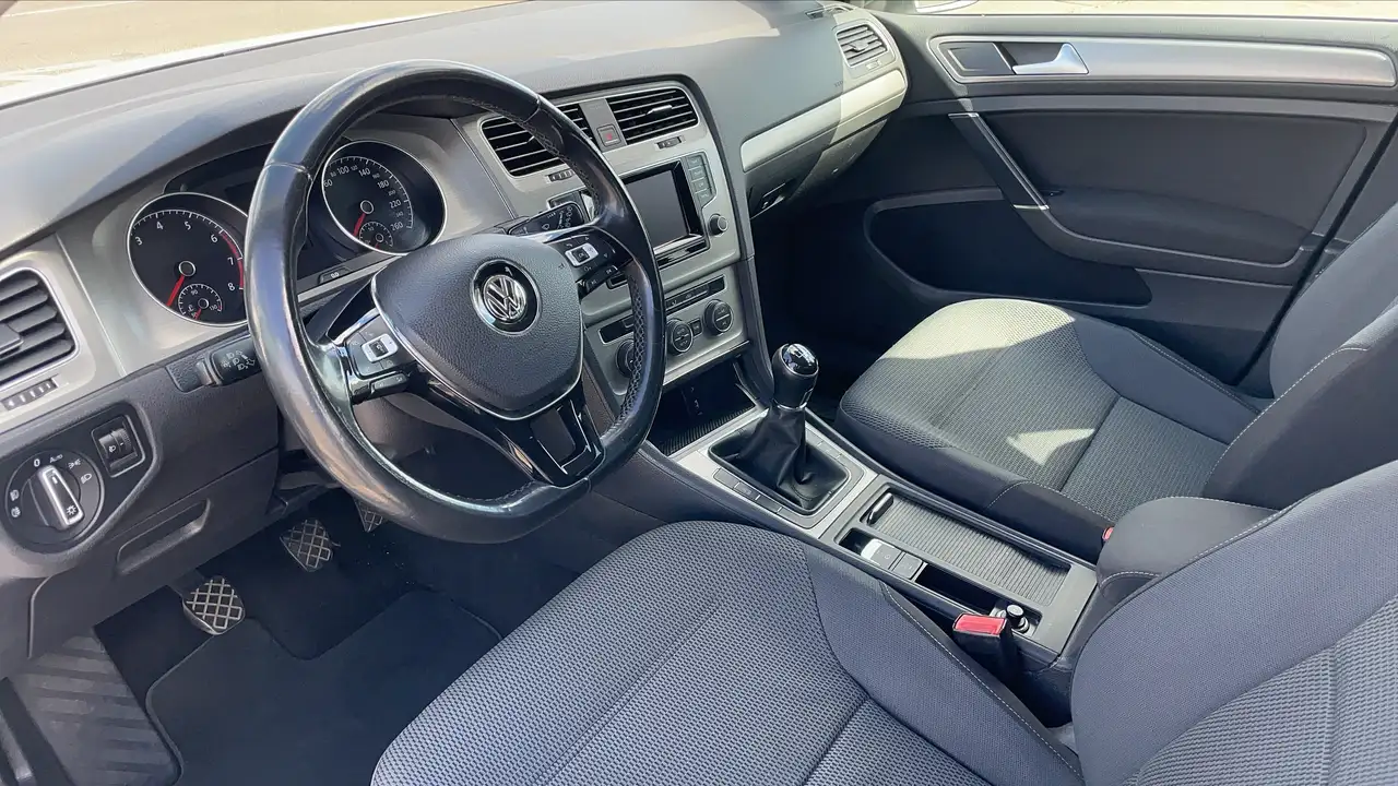 Volkswagen Golf Standard Model — photo 3