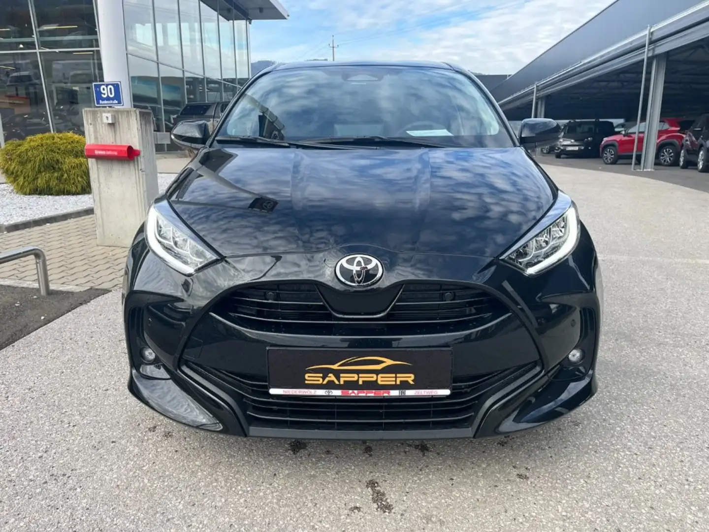 Toyota Yaris - 1,5 l, 116 PS 5-tg. Active Drive Schwarz - 2