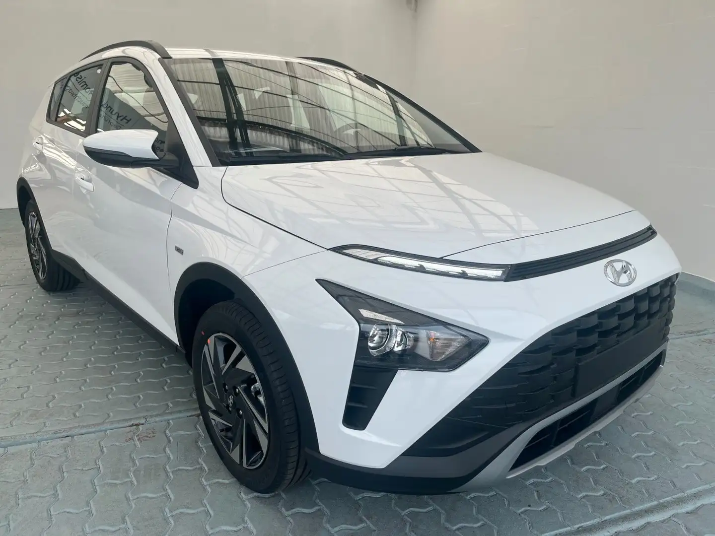 Hyundai BAYON Bayon 1.0 T-GDI 48V-Hybrid Select Winterpaket Weiß - 1