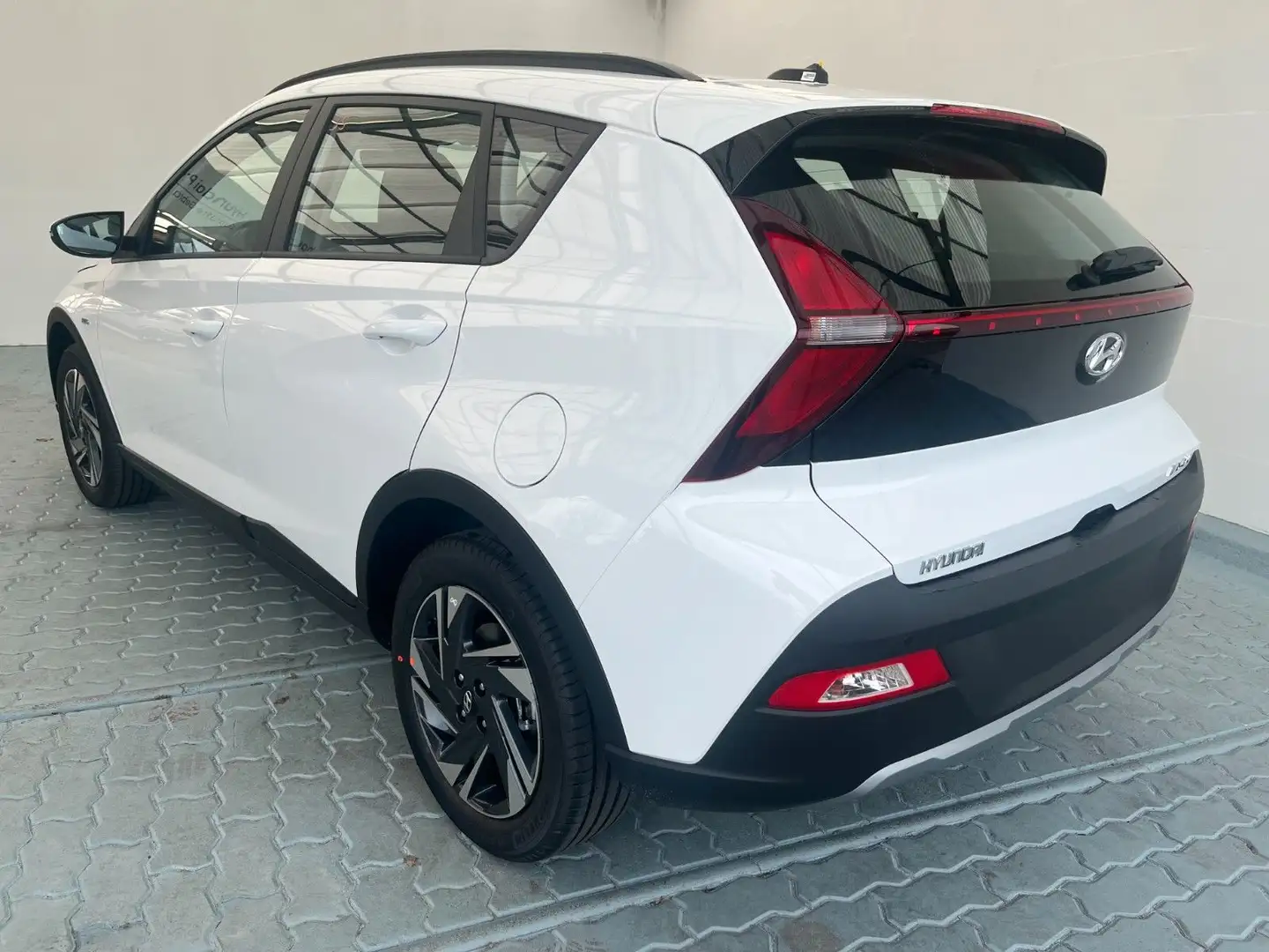 Hyundai BAYON Bayon 1.0 T-GDI 48V-Hybrid Select Winterpaket Weiß - 2