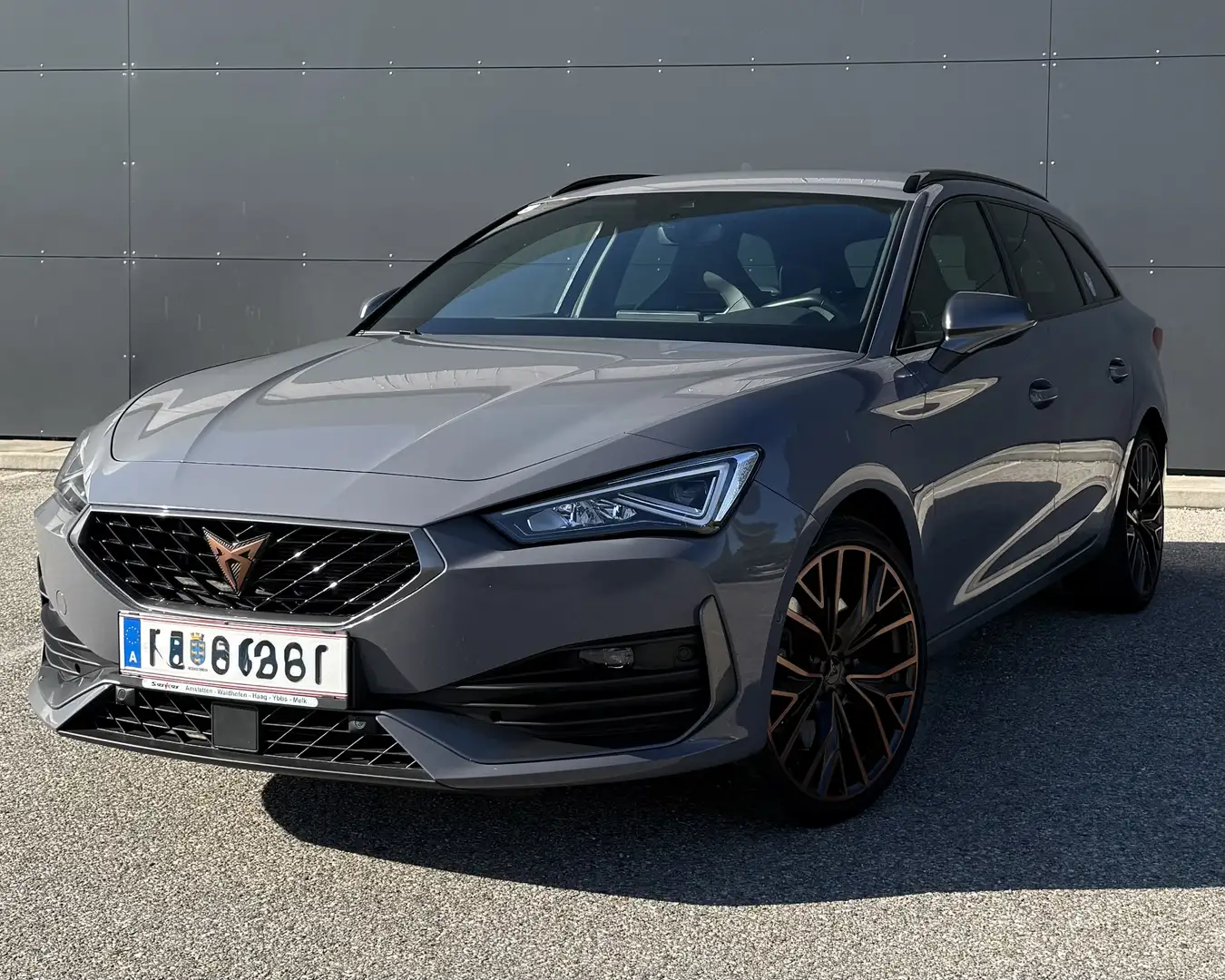 CUPRA Leon Leon SP Kombi VZ 1,4 TSI eHybrid 245 DSG Grau - 1
