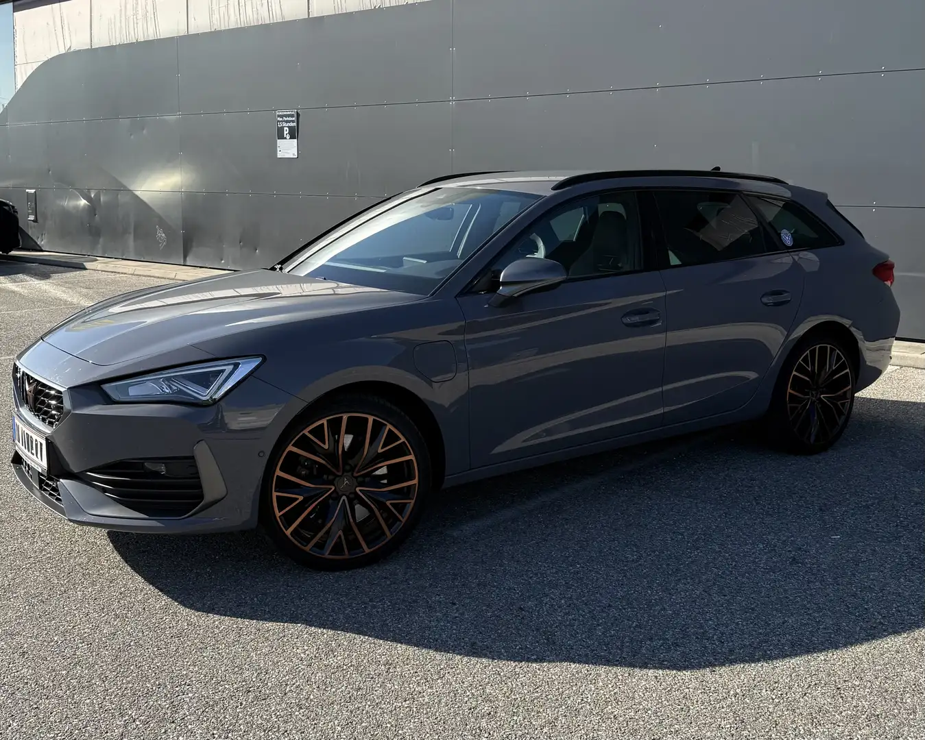 CUPRA Leon Leon SP Kombi VZ 1,4 TSI eHybrid 245 DSG Grau - 2