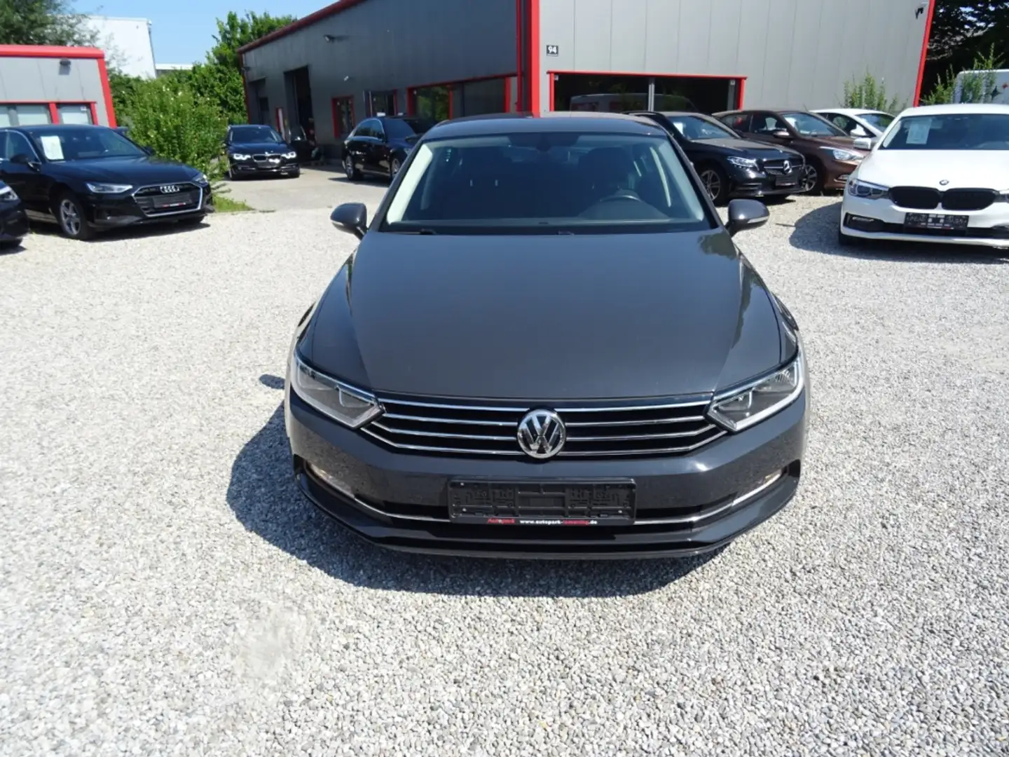 Volkswagen Passat Comfortline BMT Start-Stopp 2.0 TDI AHK Grijs - 2