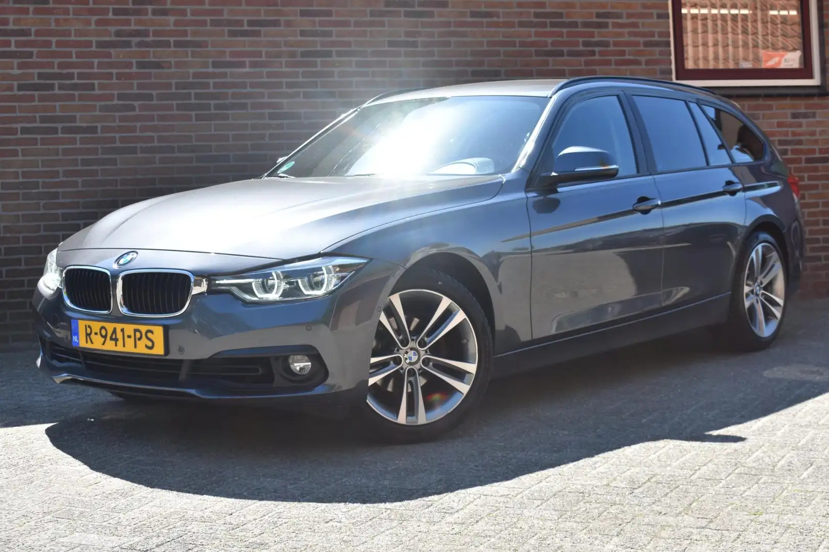 BMW 318 3-serie Touring 318i '18 Navi Clima Cruise Inruil Grijs - 1