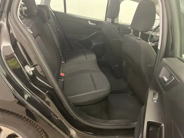 Ford Focus view 18