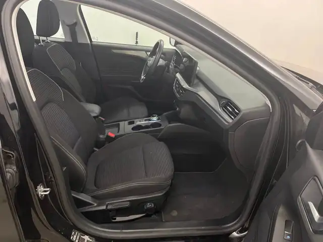 Ford Focus view 8