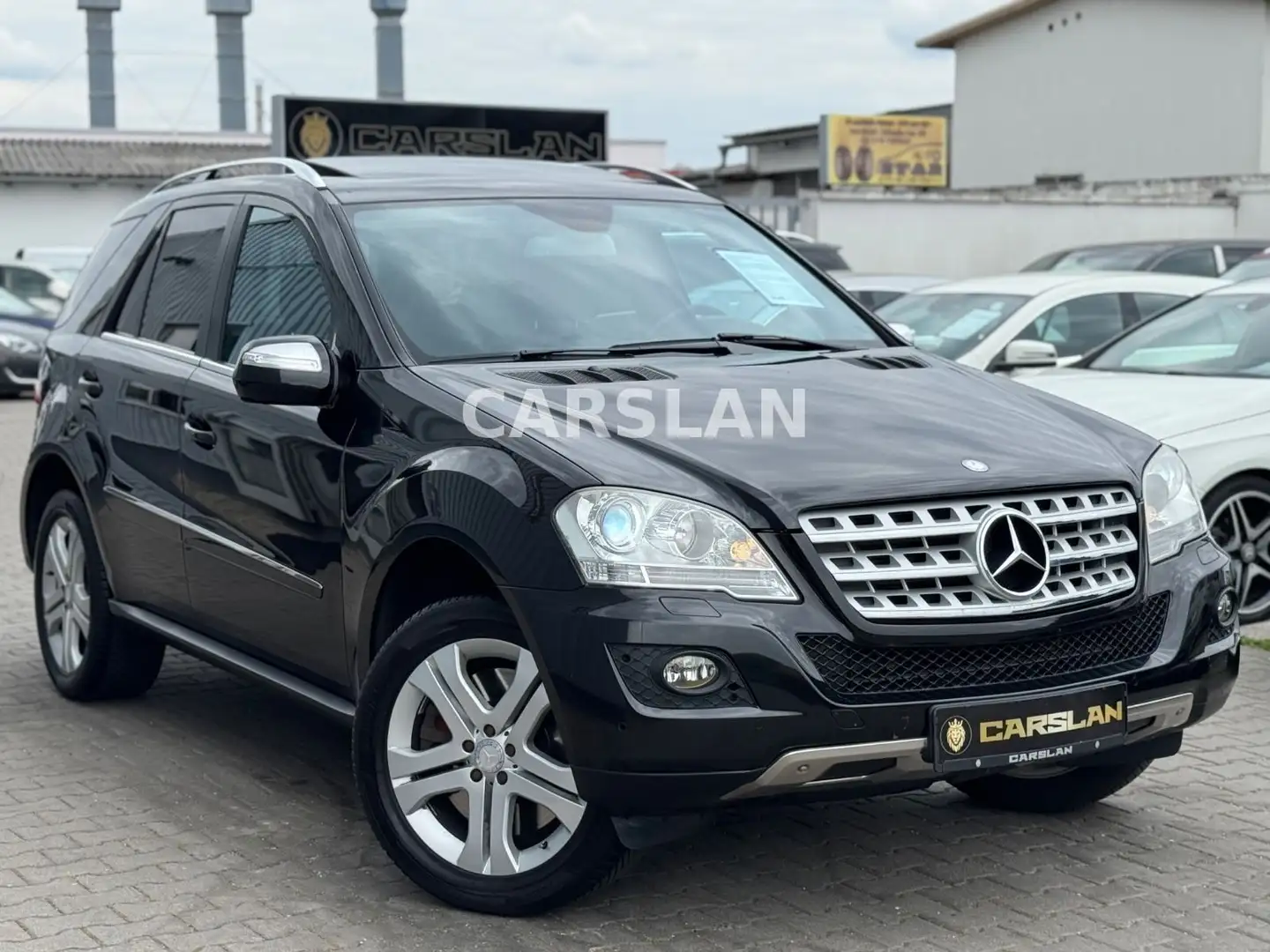 Mercedes-Benz ML 500 NAVI+LEDER+XENON+HARMAN+S.DACH+R.KAM+AHK Noir - 1