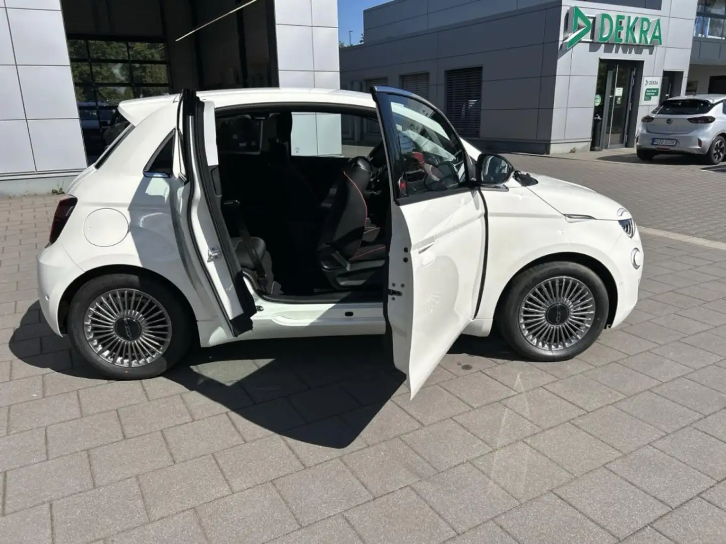 Fiat 500e 3+1 RED 🌟 Extra Tür/LED / Kamera / Sitzheizung🌟 Weiß - 2