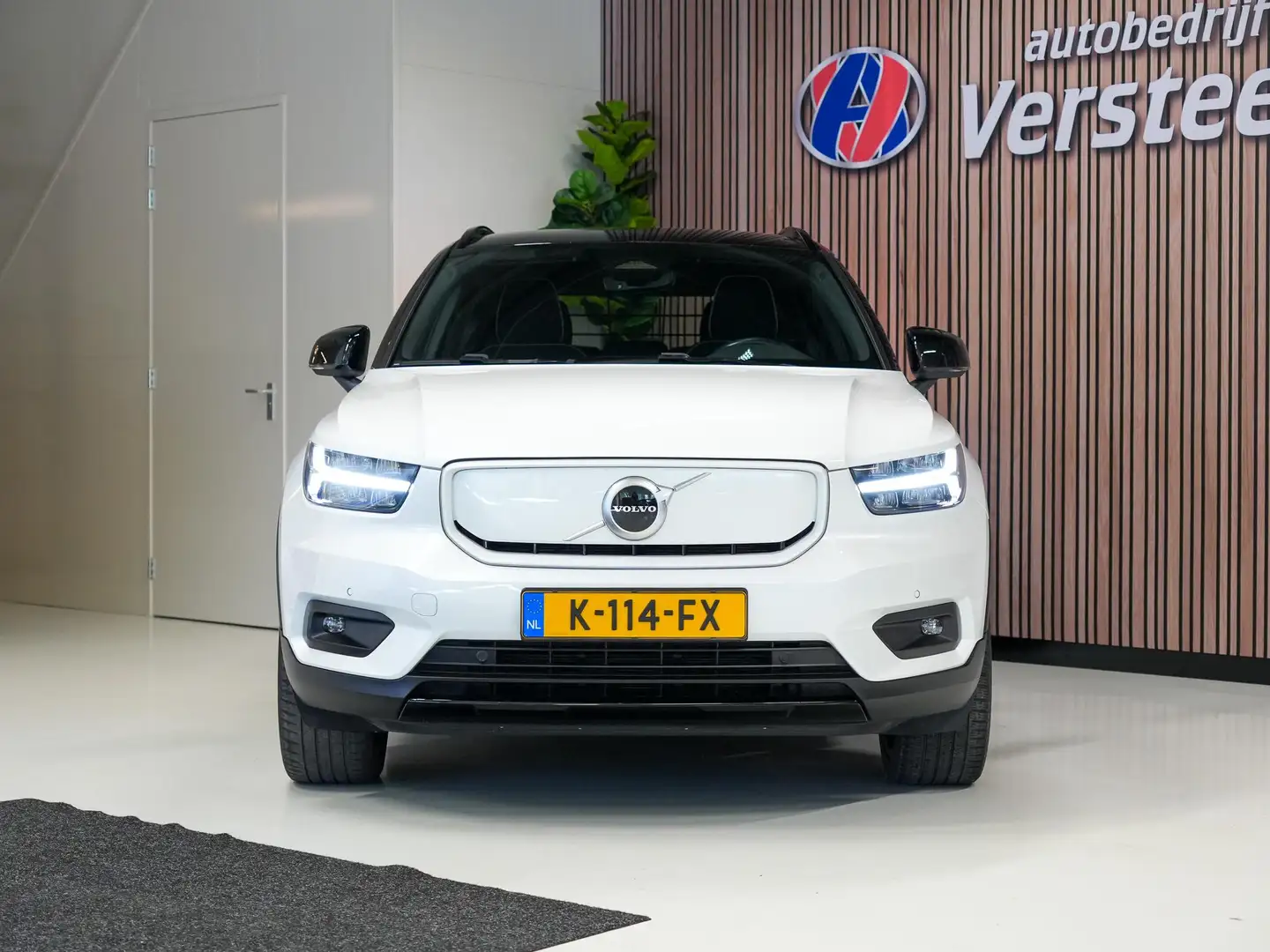 Volvo XC40 Recharge P8 AWD R-Design Wit - 2