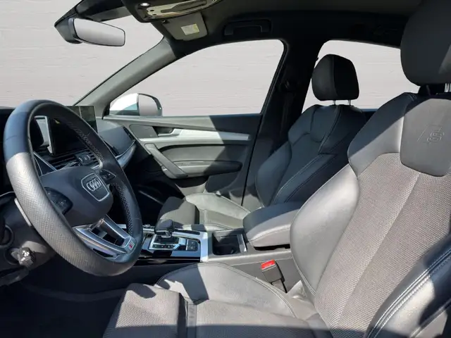 Audi Q5 view 9