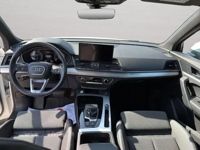 Audi Q5 view 10
