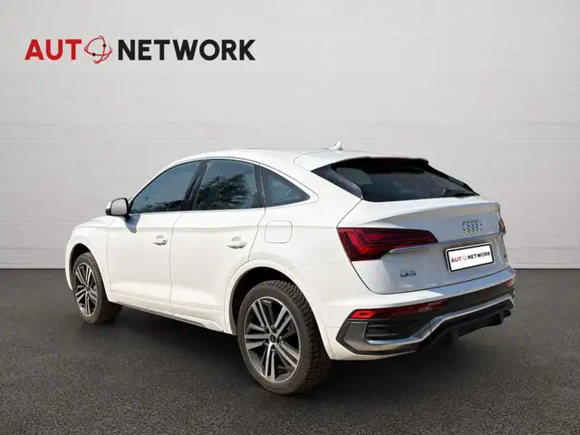 Audi Q5 view 2