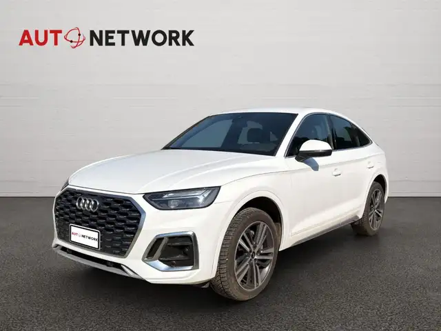 Audi Q5 view 3