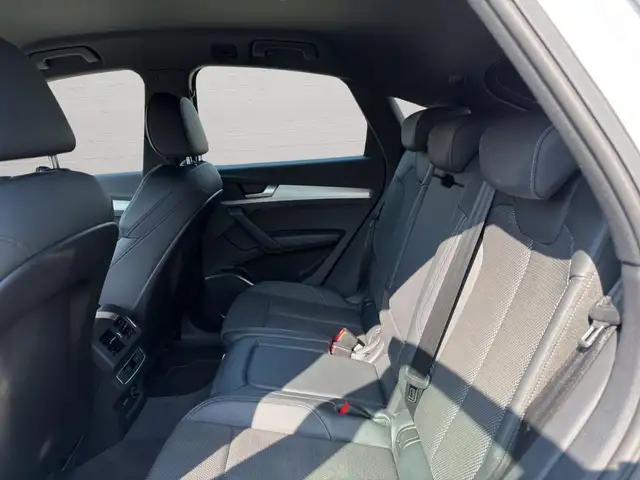 Audi Q5 view 12