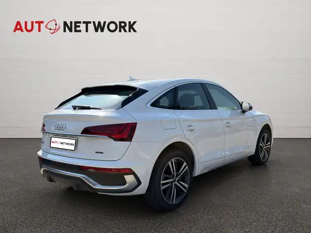 Audi Q5 view 4