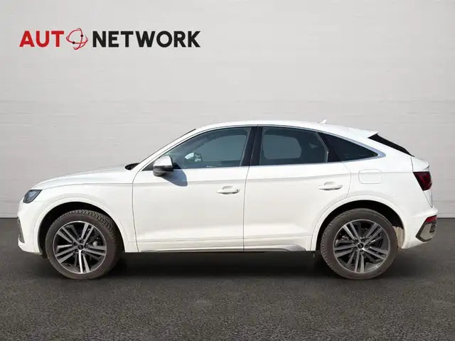 Audi Q5 view 8