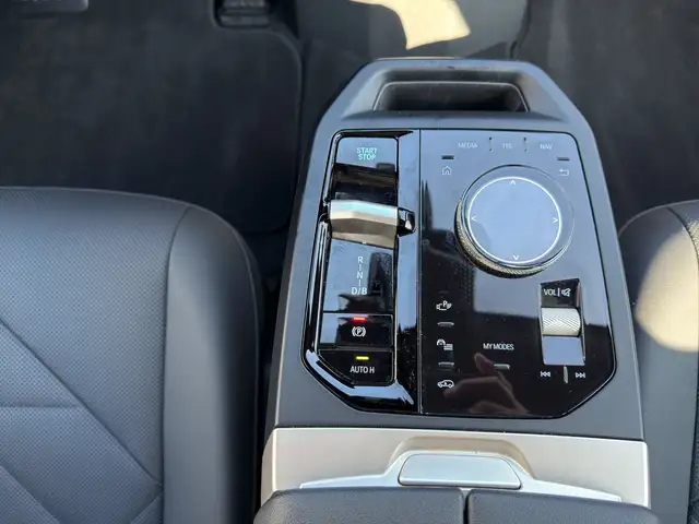 BMW iX *** LUFTFEDERUNG ** INTEGRAL AKLTIVLENKUNG / LASER Ansicht 14